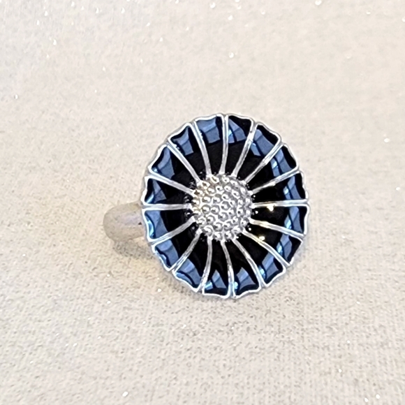 GEORG JENSEN Enamel Daisy Ring - Picture 3 of 8